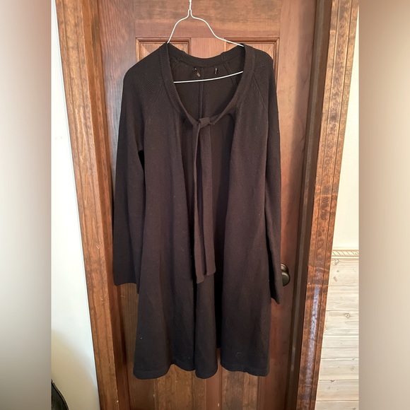 Tunic length black sweater with tie - Picture 1 of 2